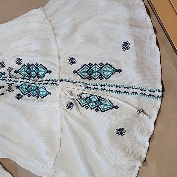 Neiman Marcus Size M White Crepe-y Blouse w/ Navy & Bright Turquoise Embroidery - Picture 13 of 14